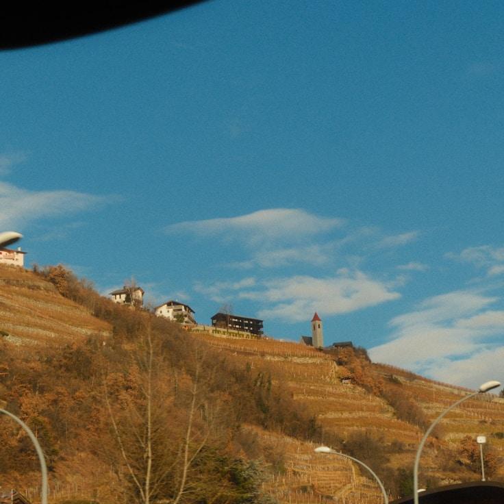 Family terraces and cafés for calm evenings in Brighton